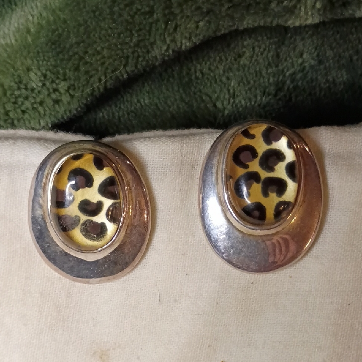 Leopard Print Oval Earrings With Gold Accents 8$